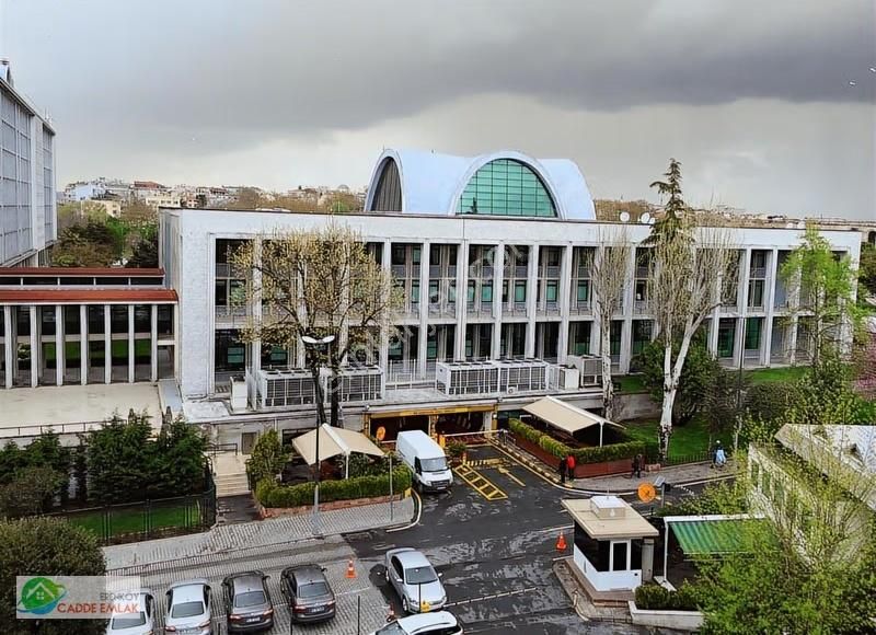 Şehzadebaşı Camii Karşısı Ve Büyük Şehir Belediye Karşı Köşesi