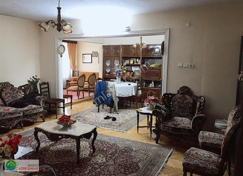 Büyük Şehir Belediye Karşı Köşesi Şehzadebaşı Camii Karşısı - Görsel 5