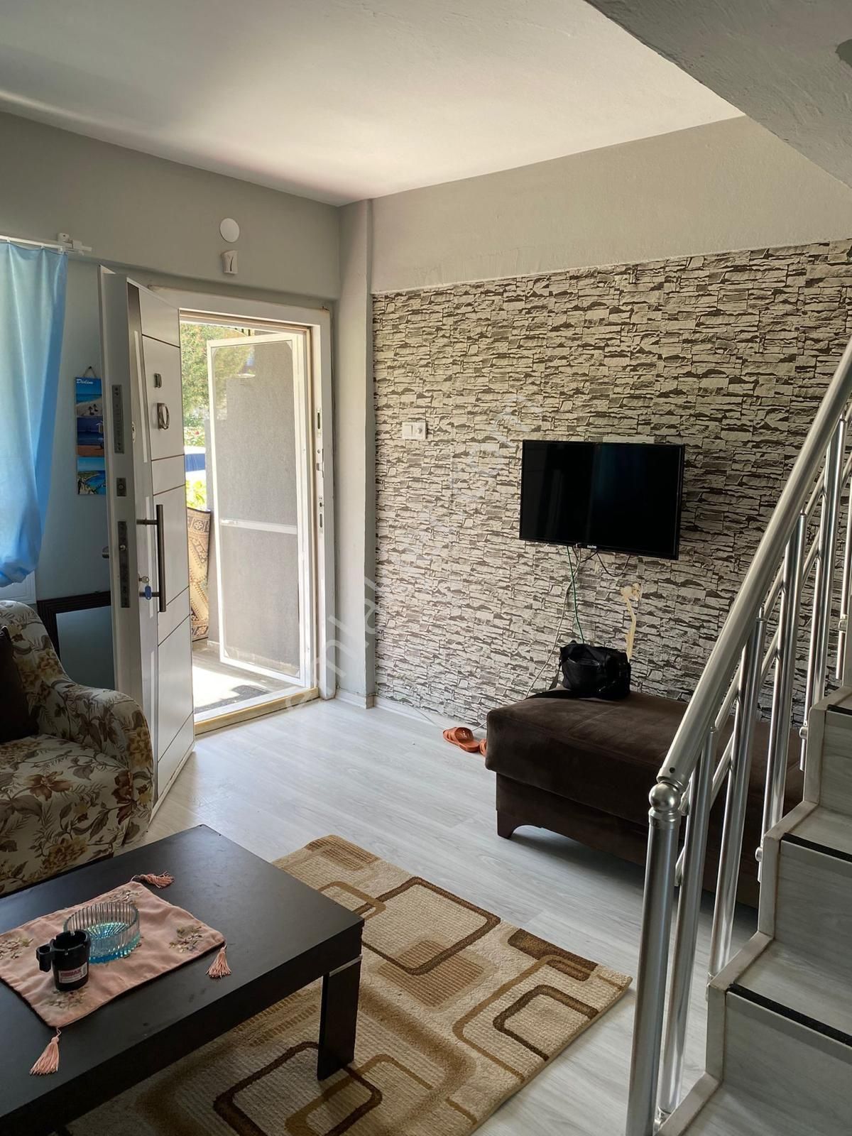 Kuşadası Denize Yakın 3+2 Köşe Büyük Bahçeli Satılık Villa - Görsel 3