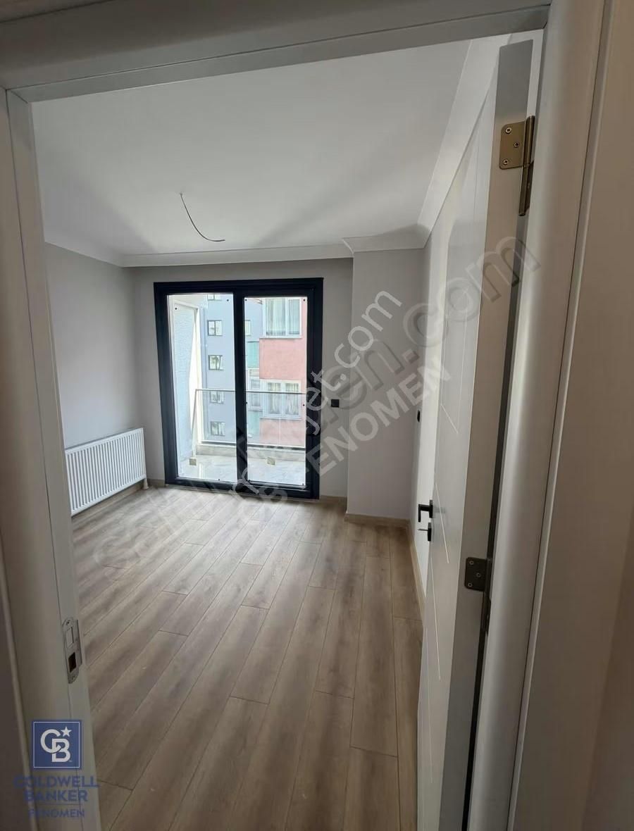 Kadıköy/ Merdivenköy'de Cadde Üzeri, Satılık Sıfır 3+1 Daire