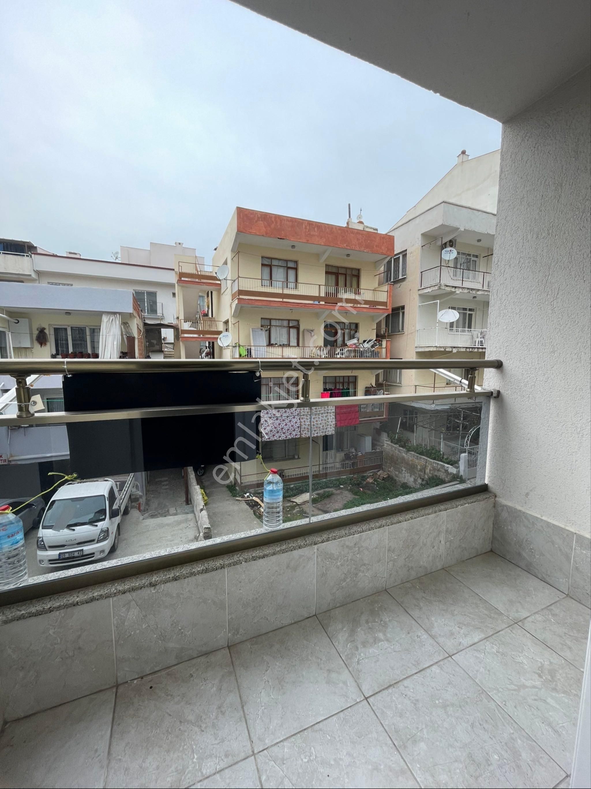 Kuşadası Merkezde Kiralık 1 + 1 Daire - Görsel 4