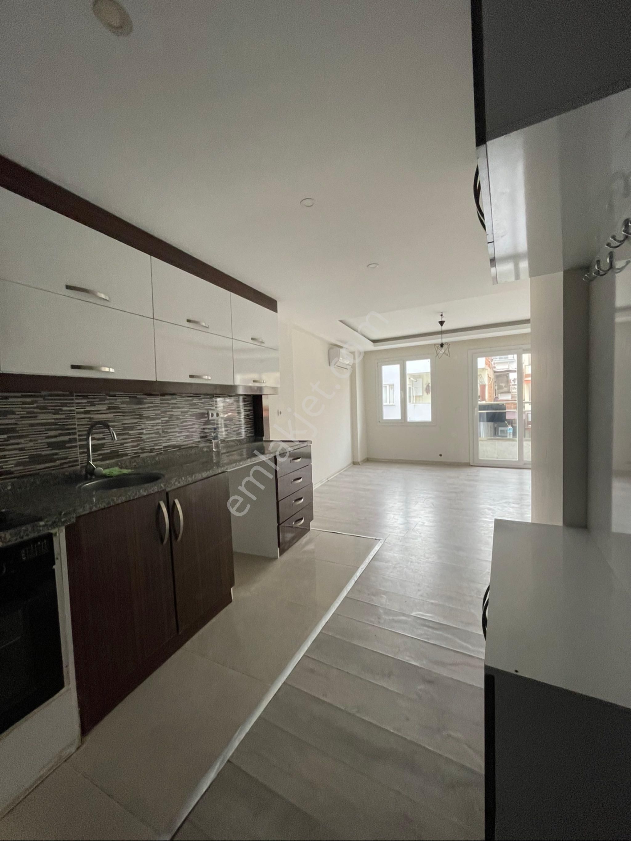 Kuşadası Merkezde Kiralık 1 + 1 Daire - Görsel 5