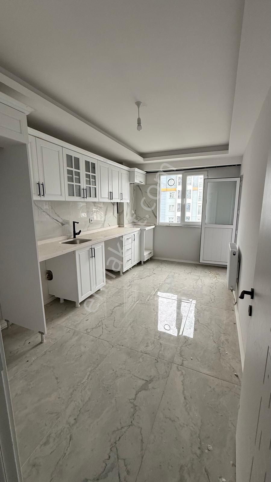 Çerkezköy De 4+1 Site İçinde Avm Ler Bölgesinde Fırsat Daire