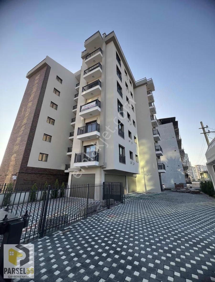 Karşıyaka Şemiklerde Ordu Bulvarı Yanı Sıfır 1+1 Satılık Daire