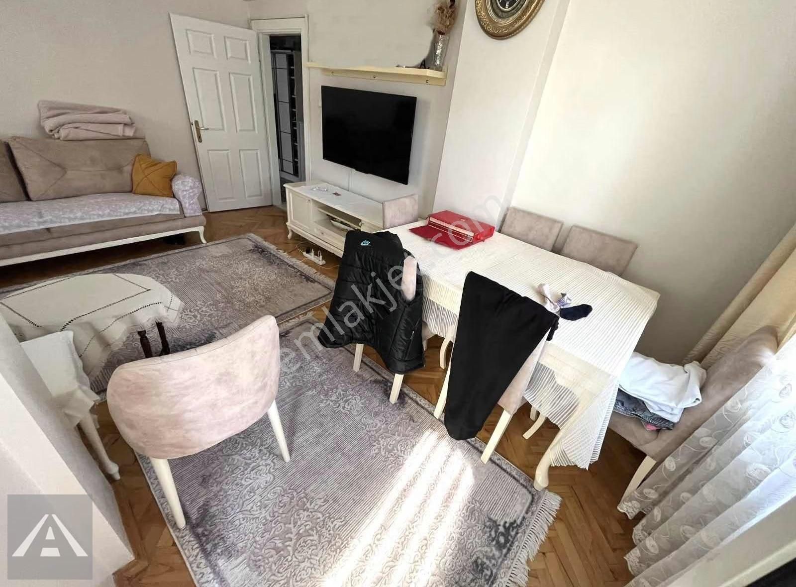 Altıntepe'de Ara Kat Ön Köşe Balkonlu 2+1 - Görsel 5