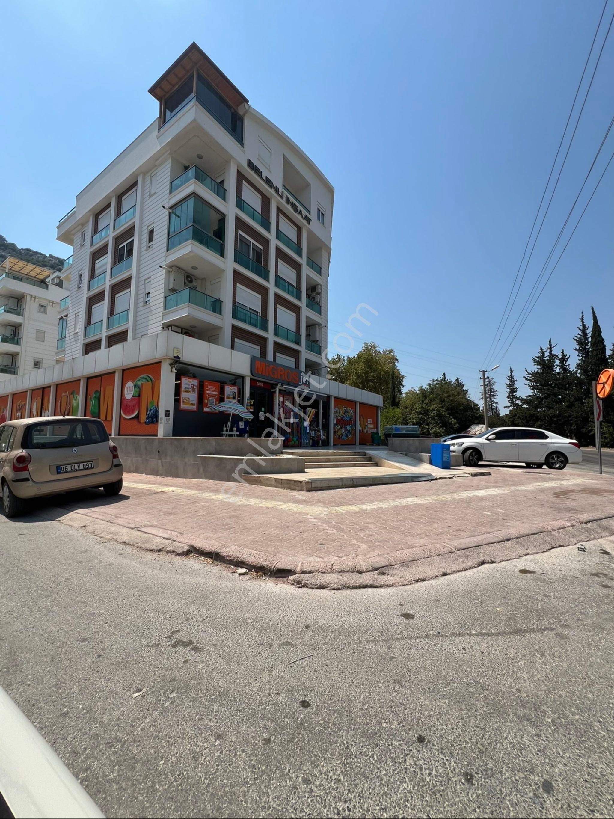 Antalya Konyaaltı Mükemmel Lokasyon Yeni Binada Katta Çok Geniş Tertemiz 1+1 Fırsat Satılık Daire - Görsel 4
