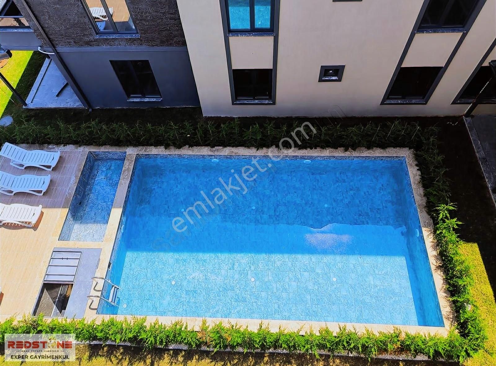 Şehri Mahalde Orta Kat Havuz Cephe Kombi C. Balkon Satılık 2+1