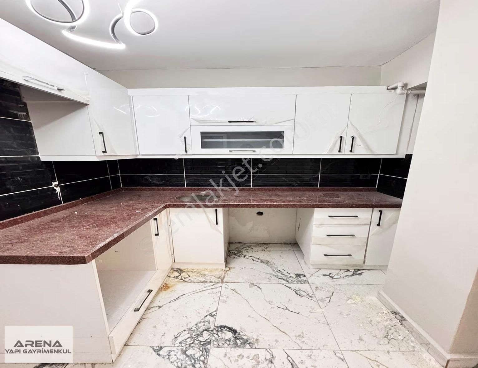 İskanlı, Krediye Uygun Ve Ferah Kullanım Alanı İle 1+1 Daire - Görsel 18