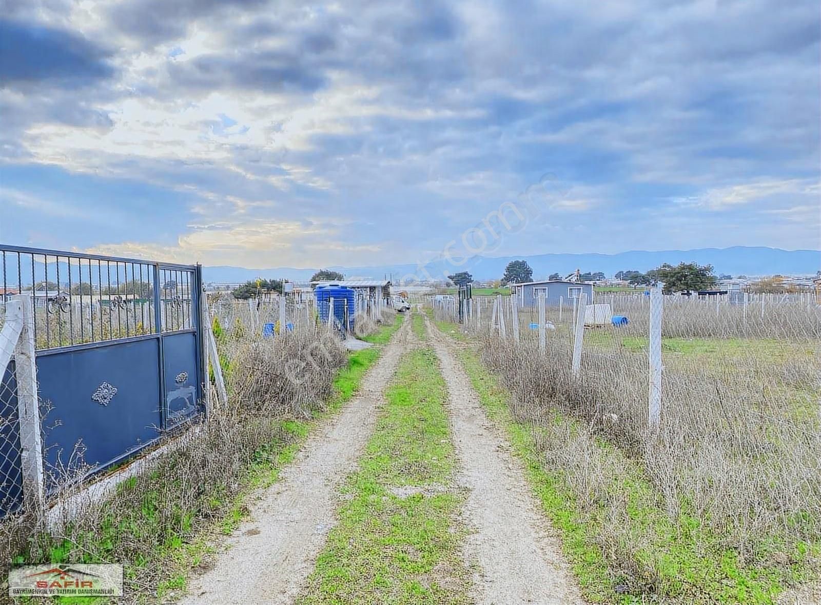 Safir'den Satılık Emsalsiz Muhteşem Yerde 400mt2 Tarla