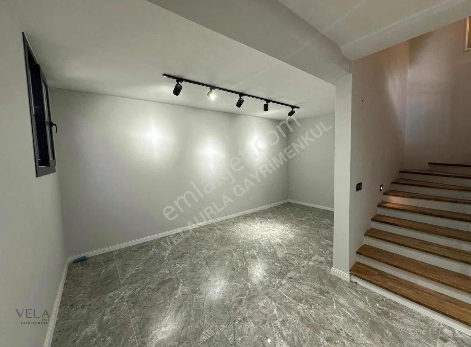 Urla Atatürk Mahallesi Bahçeli 6+2 Satılık Müstakil Villa - Görsel 26