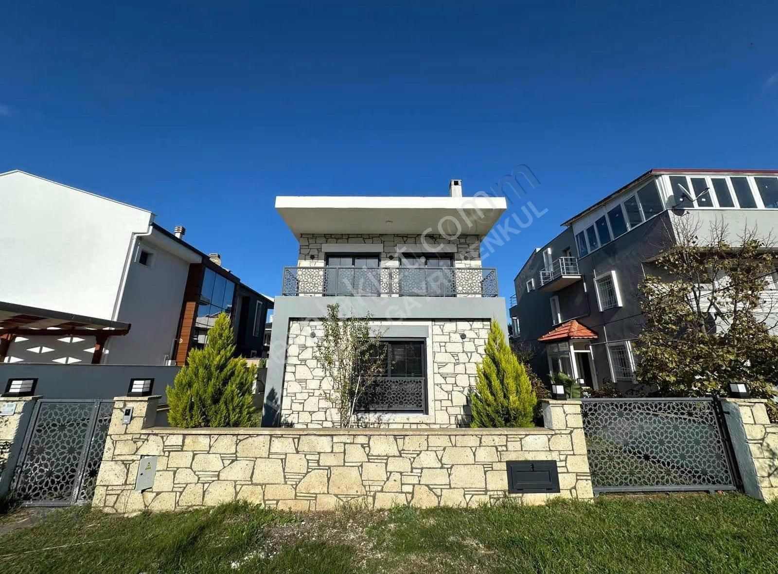 Urla Atatürk Mahallesi Bahçeli 6+2 Satılık Müstakil Villa - Görsel 22