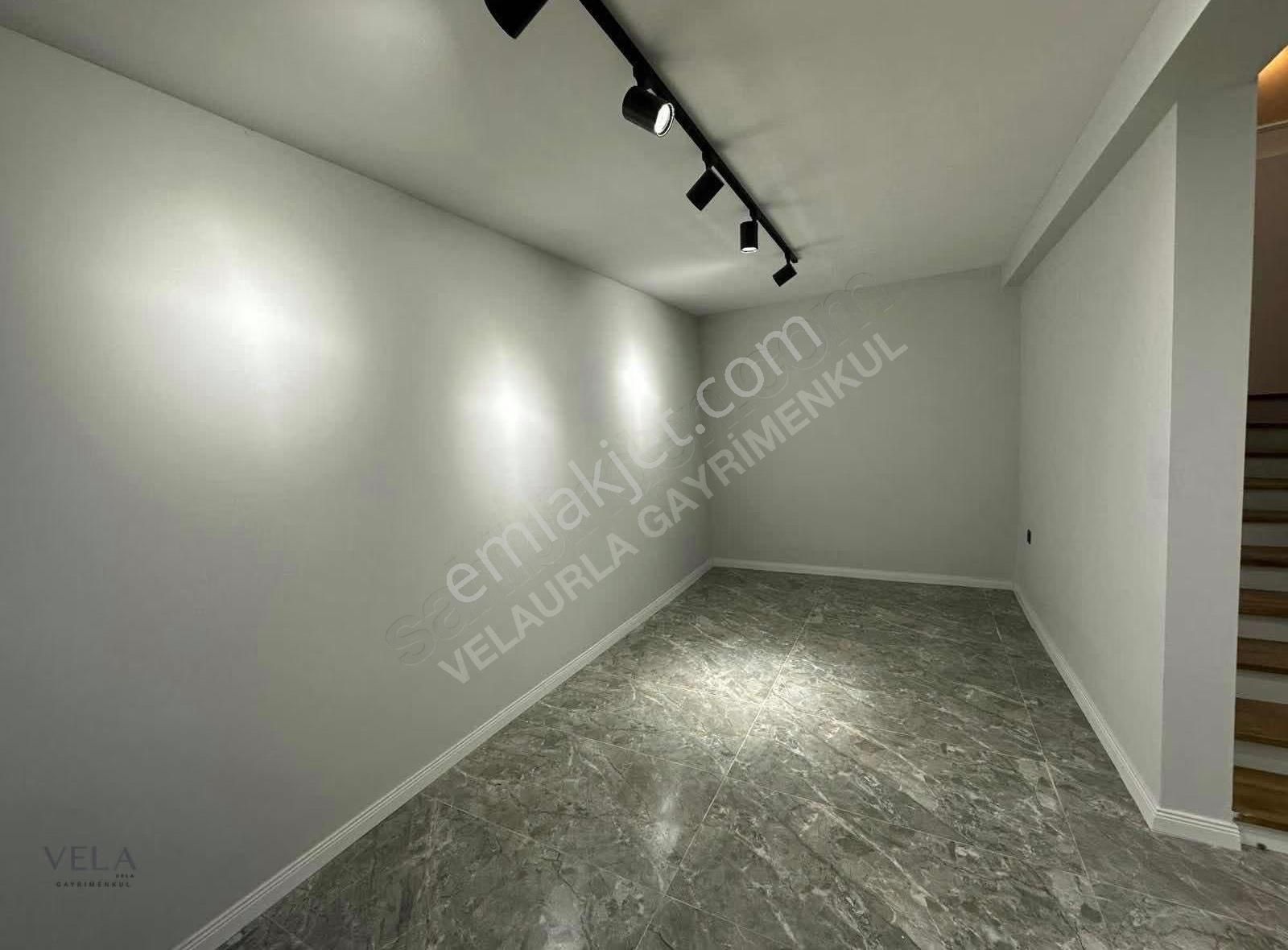 Urla Atatürk Mahallesi Bahçeli 6+2 Satılık Müstakil Villa - Görsel 23