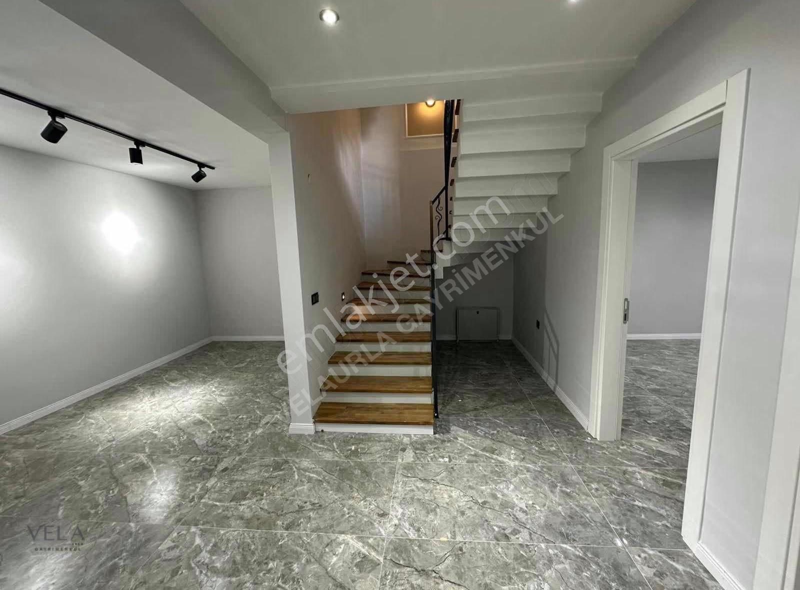 Urla Atatürk Mahallesi Bahçeli 6+2 Satılık Müstakil Villa - Görsel 25