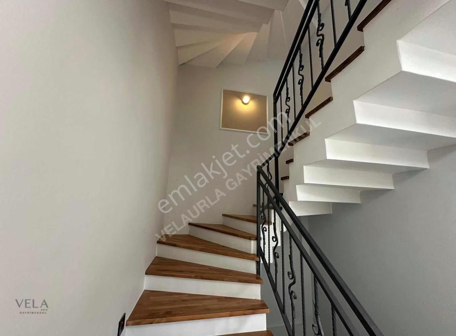 Urla Atatürk Mahallesi Bahçeli 6+2 Satılık Müstakil Villa - Görsel 8