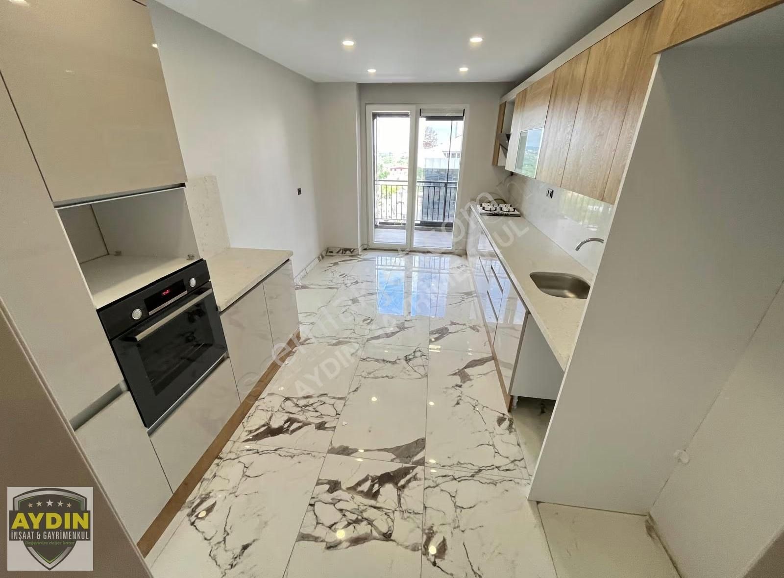 Aydın İnş. Adl Square'de 4+1 5.kat Meydana Cephe Ultra Lüx Daire