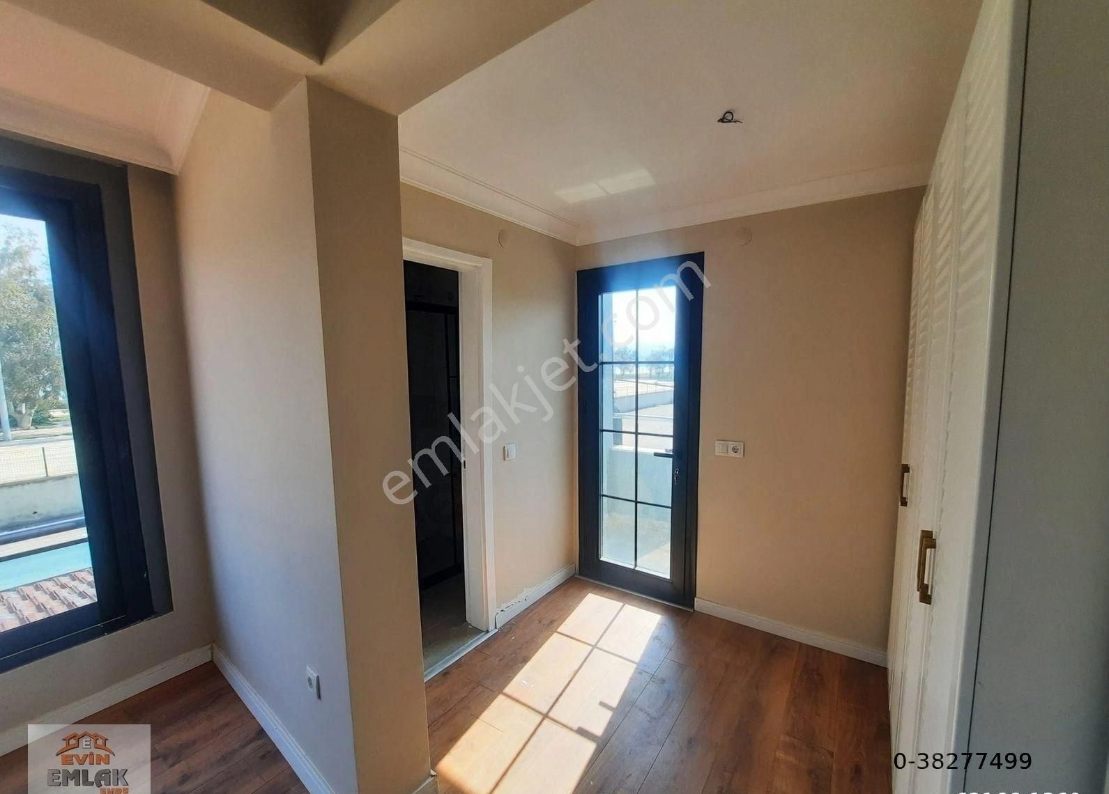 Urla Kum Plajında Denize Sıfır 4+1 Villa - Görsel 8