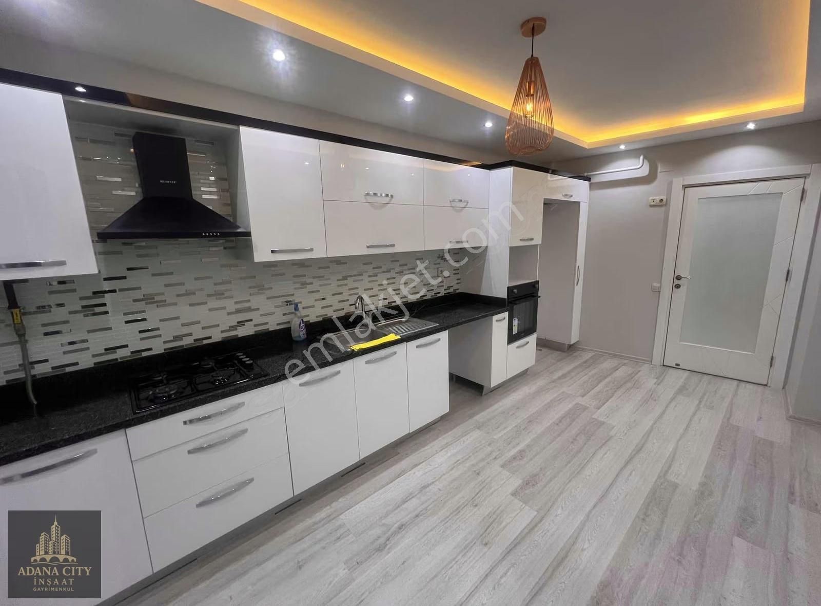 Türkmenbaşı Bulvar Üzeri Çok Geniş Lüks 5 Yaşında 3+1 Km