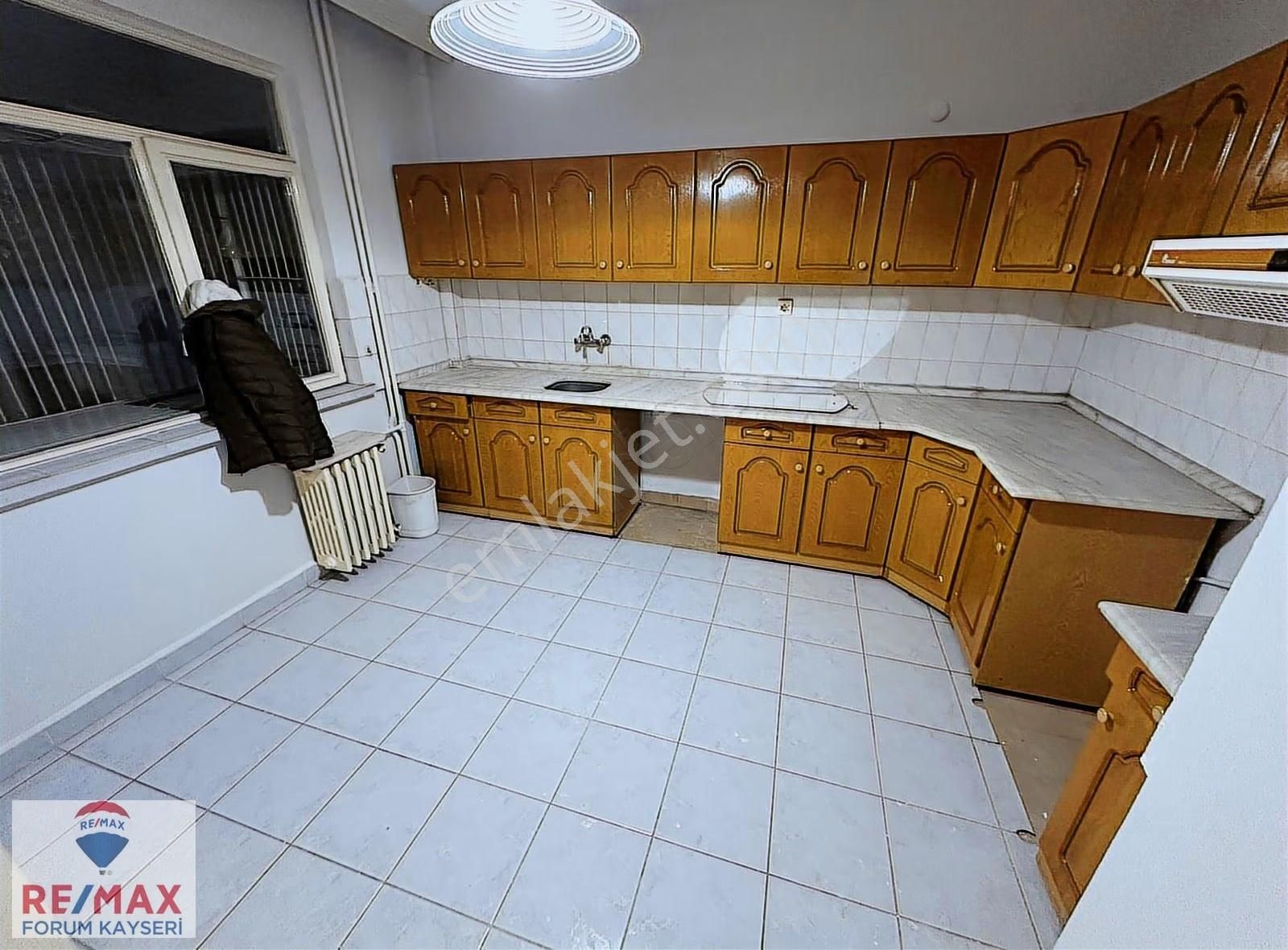 Şehir Merkezinde Satılık 3+1 Geniş Daire. - Görsel 7