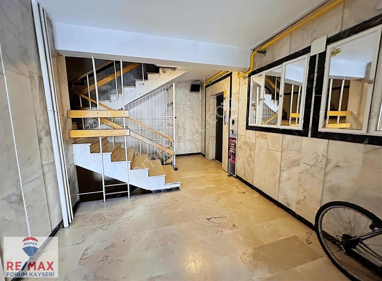 Şehir Merkezinde Satılık 3+1 Geniş Daire. - Görsel 24