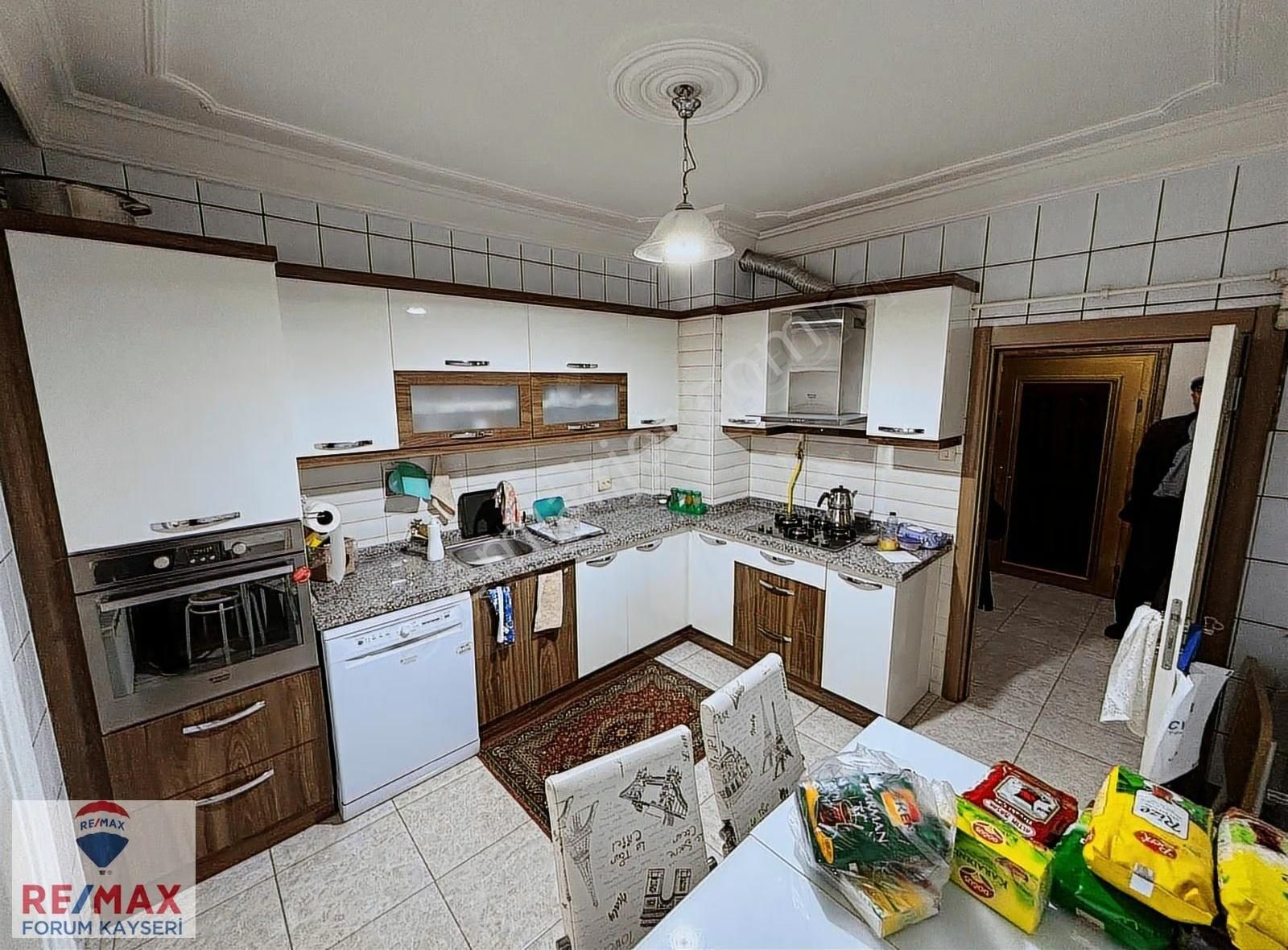 Sahabiye Mahallesinde Mükemmel Konumda Satılık 4+1 Daire - Görsel 11