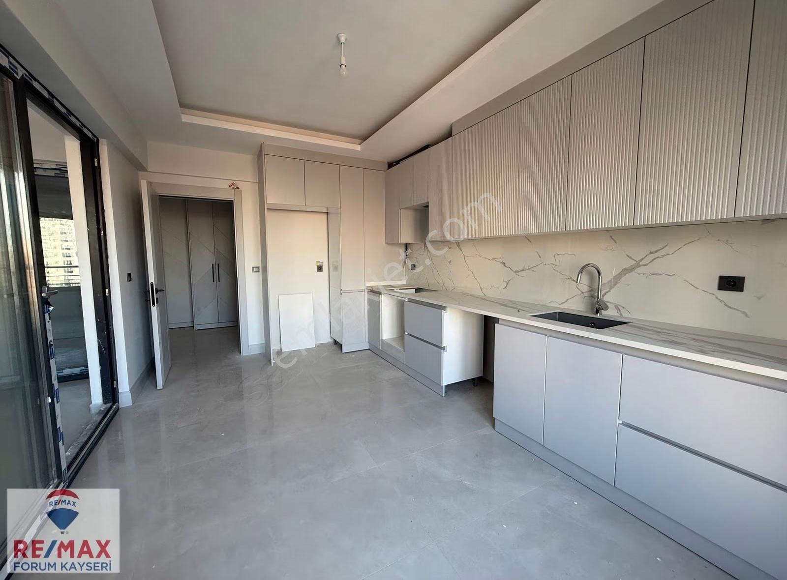 Tınaztepe Mahallesinde Kış Bahçeli Satılık 3+1 Daire - Görsel 5