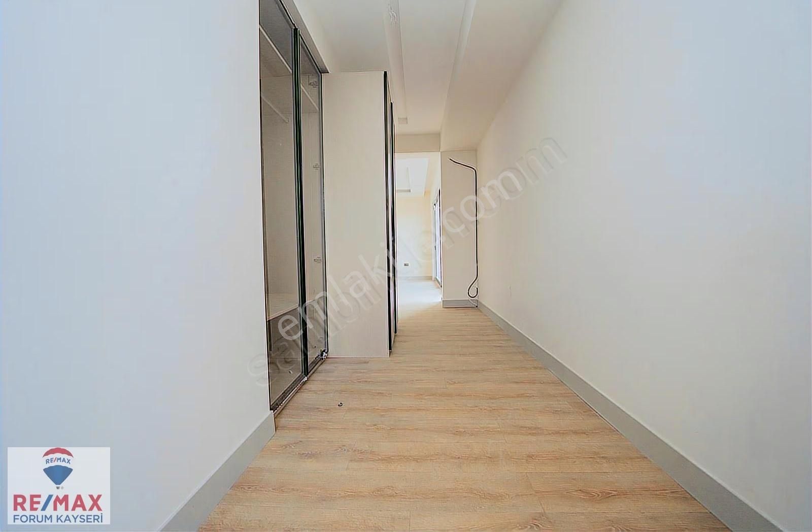 Hacılar Erciyeste Kapalı Otoparklı 4,5+1 Satılık Villa - Görsel 15