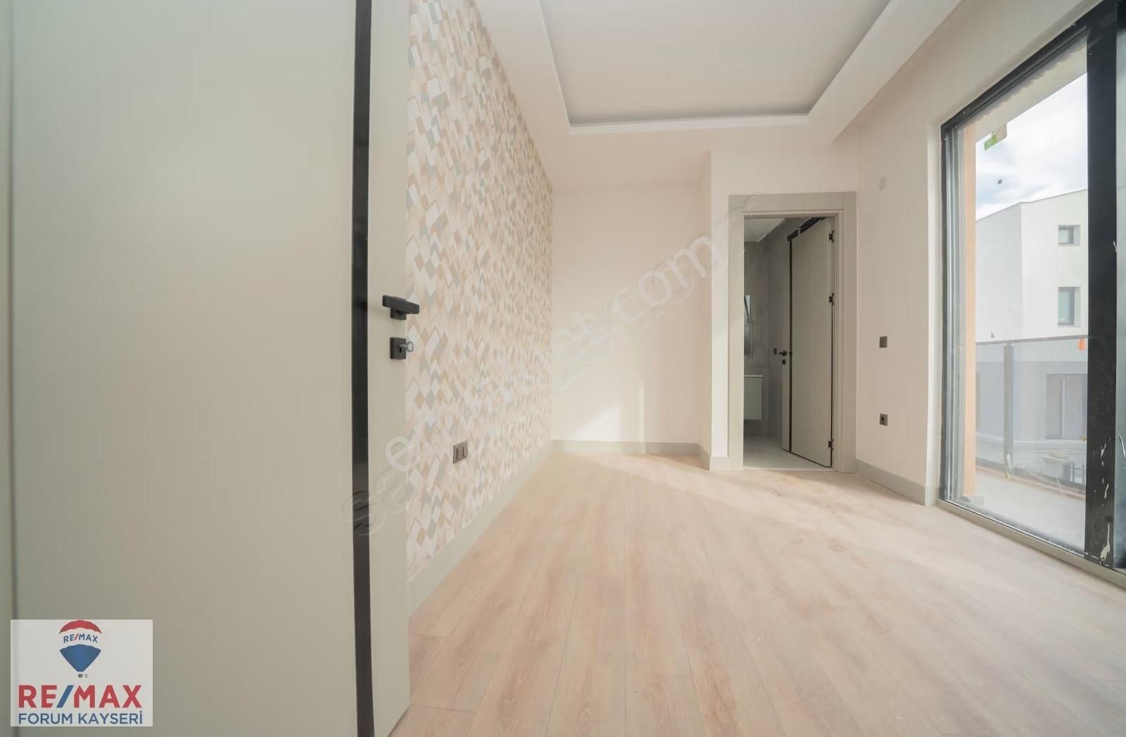 Hacılar Erciyeste Kapalı Otoparklı 4,5+1 Satılık Villa - Görsel 18