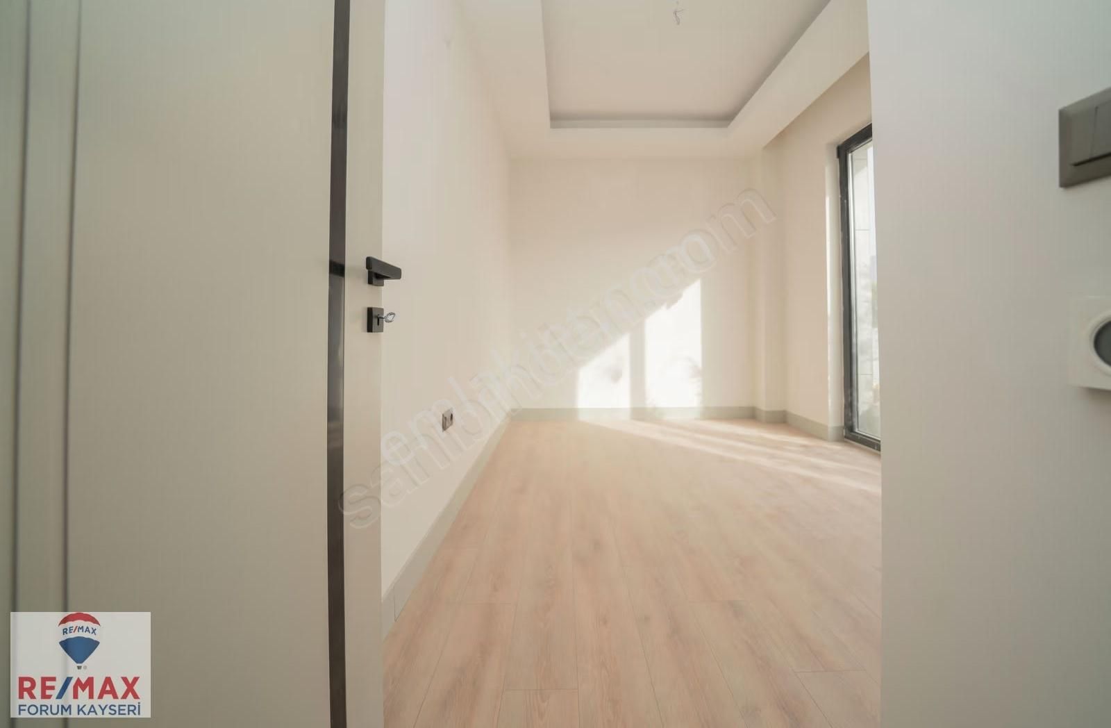 Hacılar Erciyeste Kapalı Otoparklı 4,5+1 Satılık Villa - Görsel 23