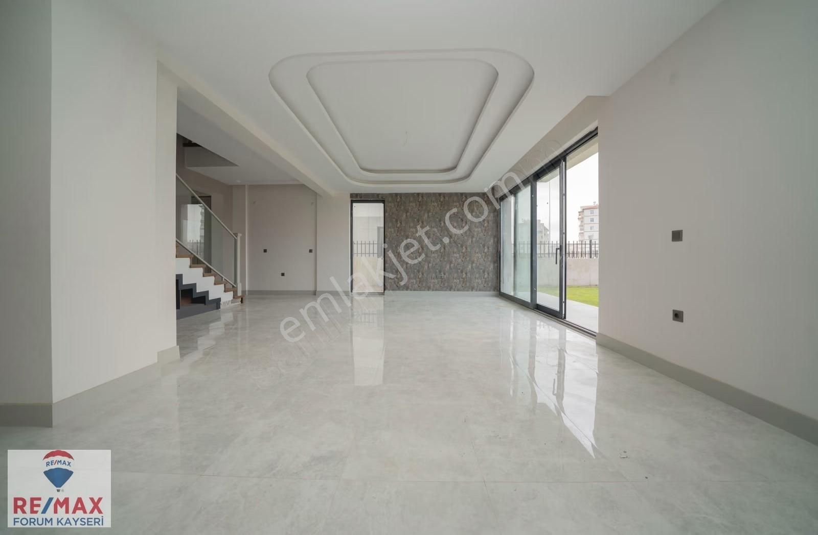 Hacılar Erciyeste Kapalı Otoparklı 4,5+1 Satılık Villa - Görsel 2