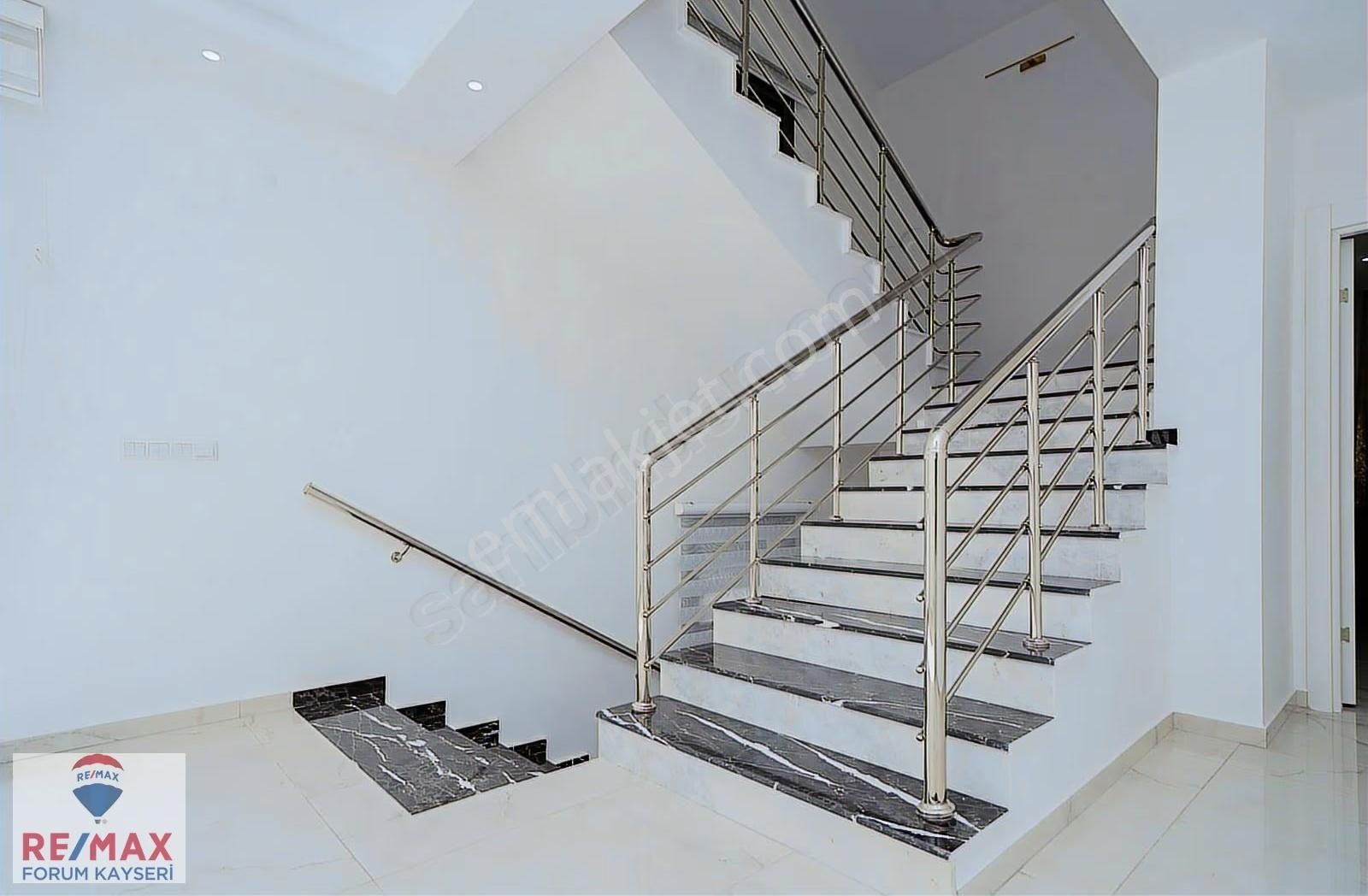 Hacılar Akdamda Özel Yapım Şehir Manzaralı 7+2 Satılık Villa - Görsel 25