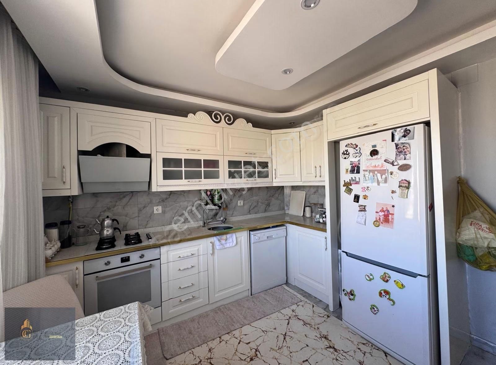 Cennet Gyo'dan 23nisan'da Cadde Üzerinde 130m^ 2+1 Ara Kat