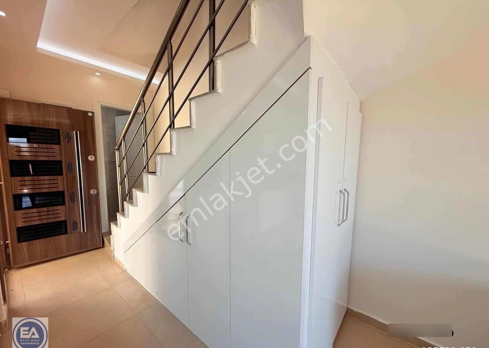 Elit Ada'dan Ferah Havuzlu Sitede 4 + 1 Satılık Villa - Görsel 4