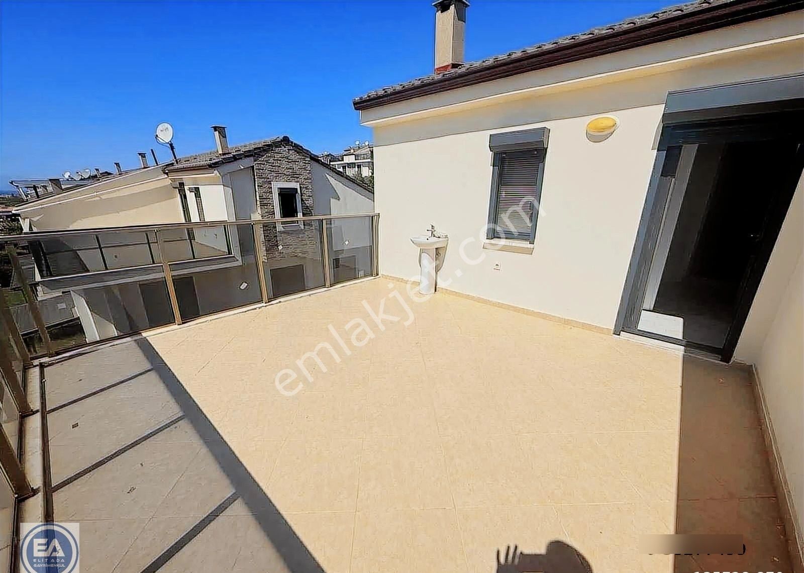 Elit Ada'dan Ferah Havuzlu Sitede 4 + 1 Satılık Villa - Görsel 3