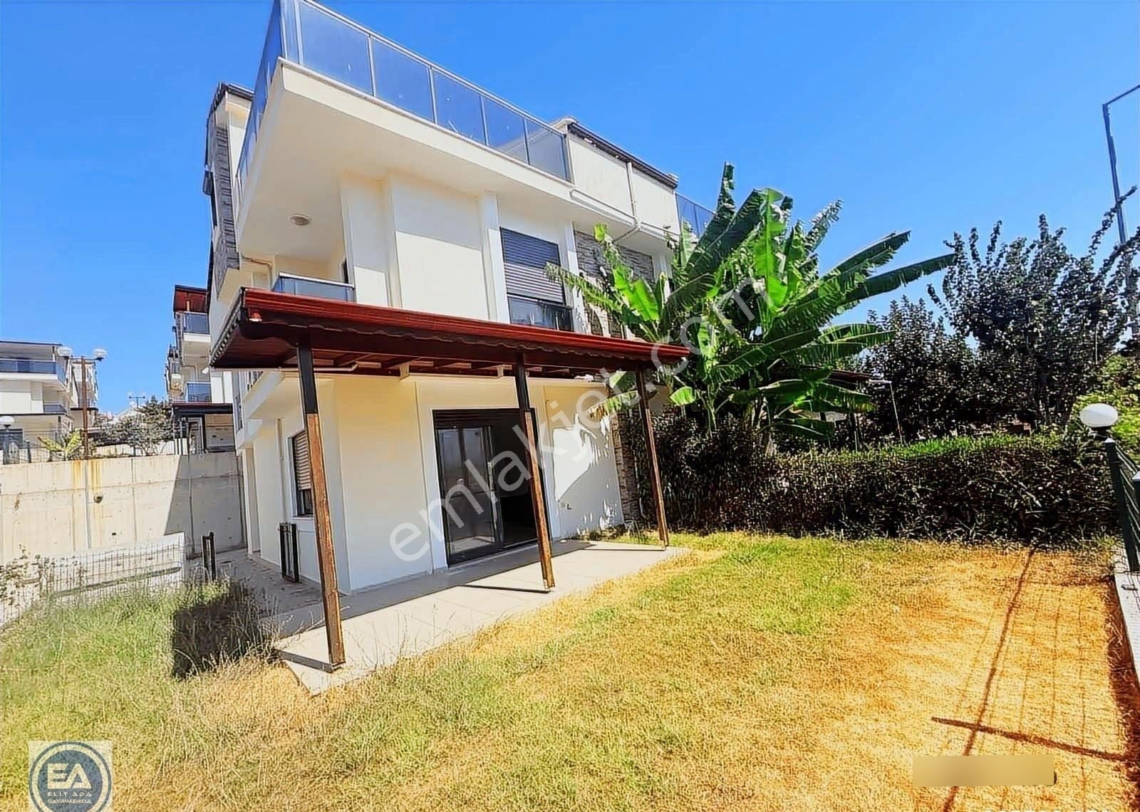 Elit Ada'dan Ferah Havuzlu Sitede 4 + 1 Satılık Villa - Görsel 8