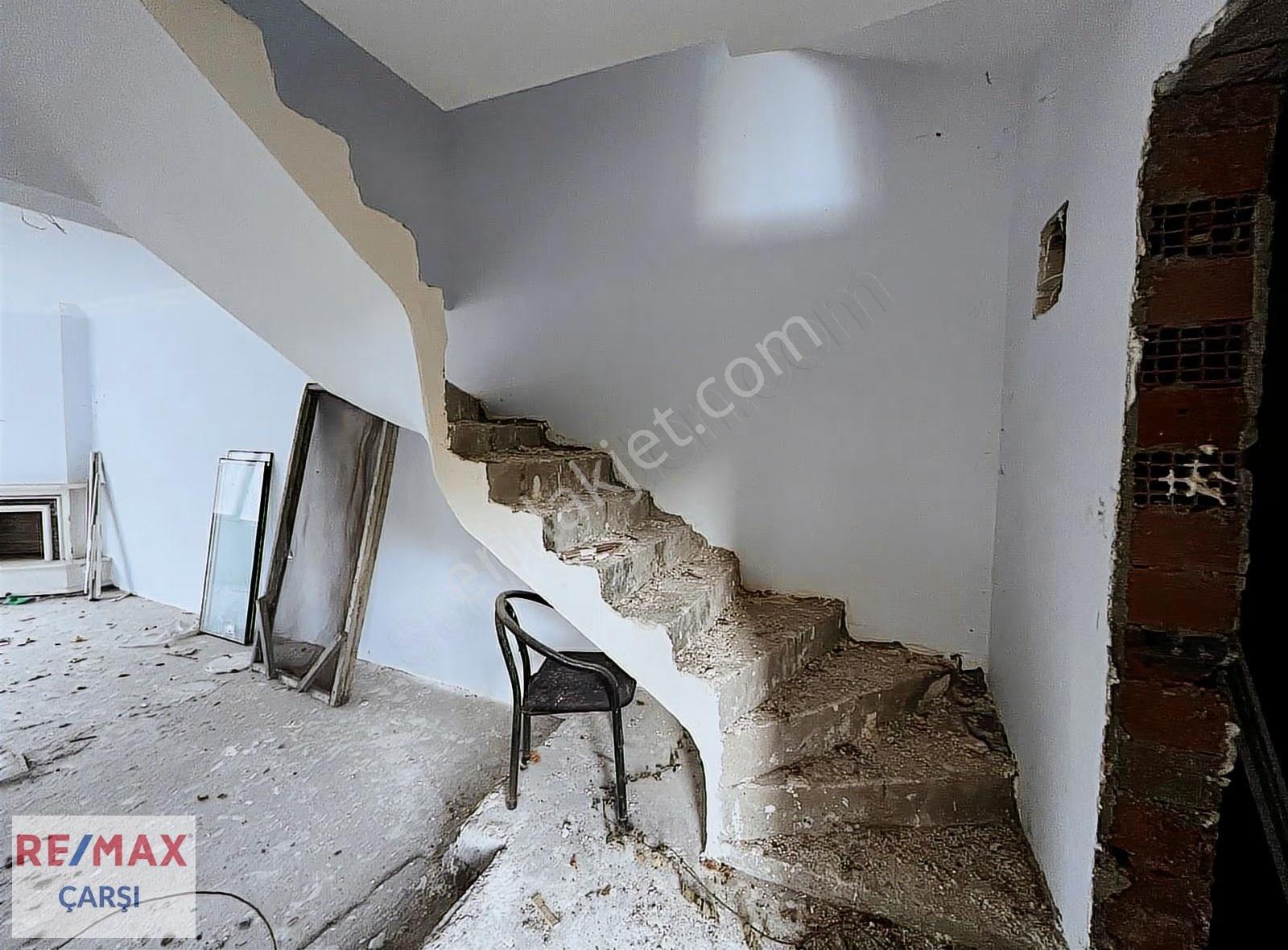 Başiskele Kılıçarslan Mah. 4+1 Satılık Natamam Villa - Görsel 12