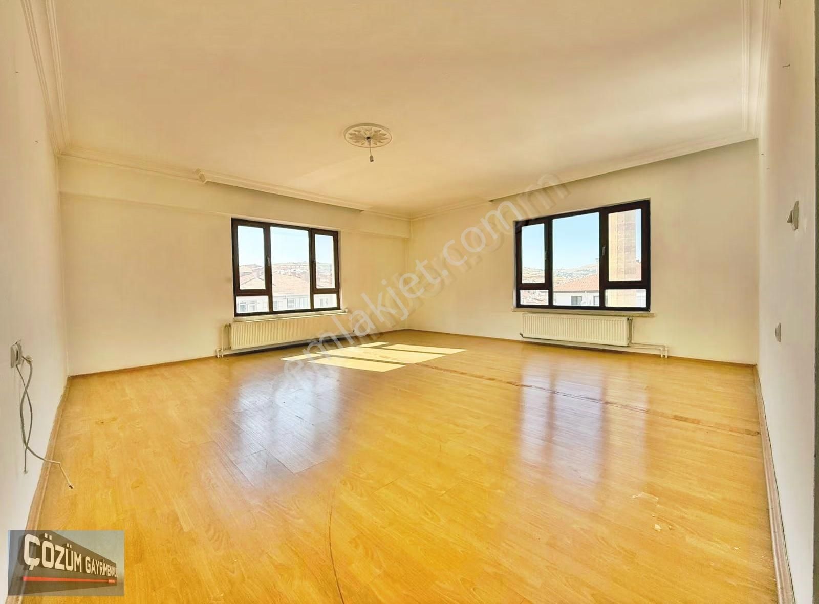 Çözüm Bağlum Merkezde 3+1 150 M2 Çok Geniş Çift Banyo Asansörlü - Görsel 35