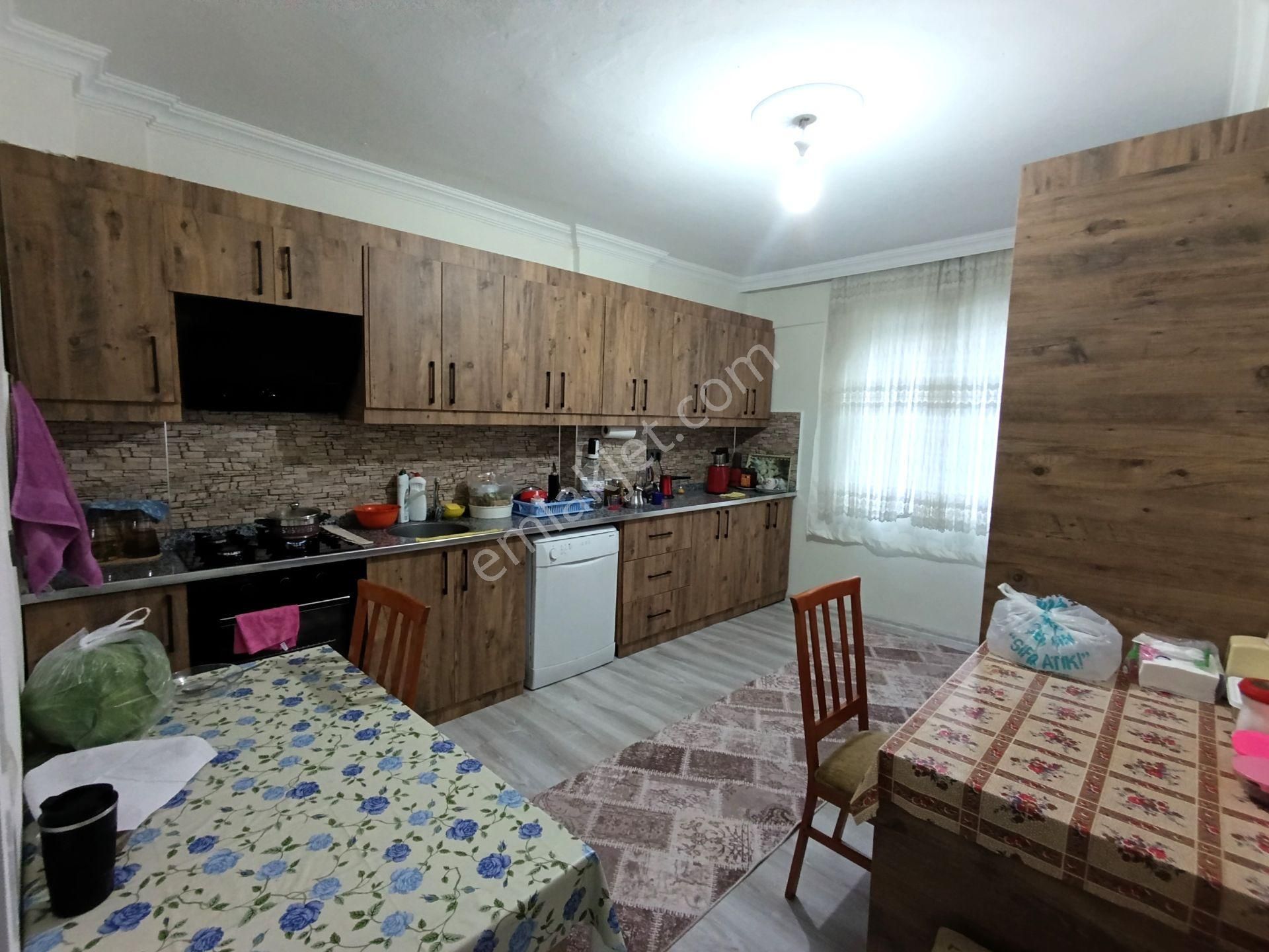 Konukseverde , İçi Yenilenmiş , Her Yere Yakın 3+1 Satılık Daire