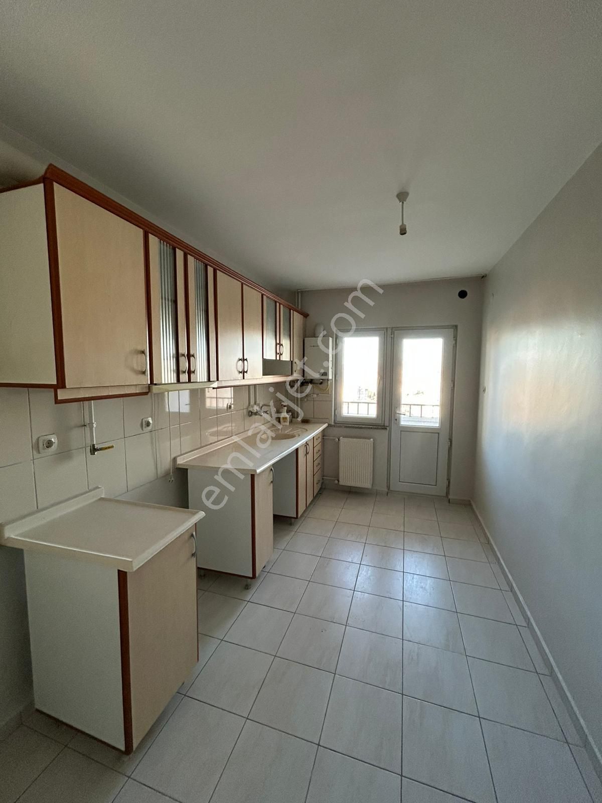 Elisa Gyo// Beyazşehirin Merkezinde 3+1 Ara Kat Yüksek Krediye Uygun Hemen Oturulur Daire