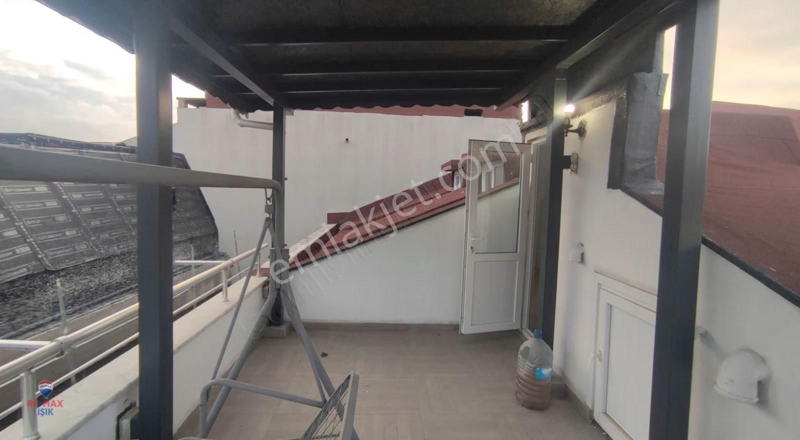 Meclis Mahallesi'nde Merkezi Konumda Geniş 2+1 - Görsel 31