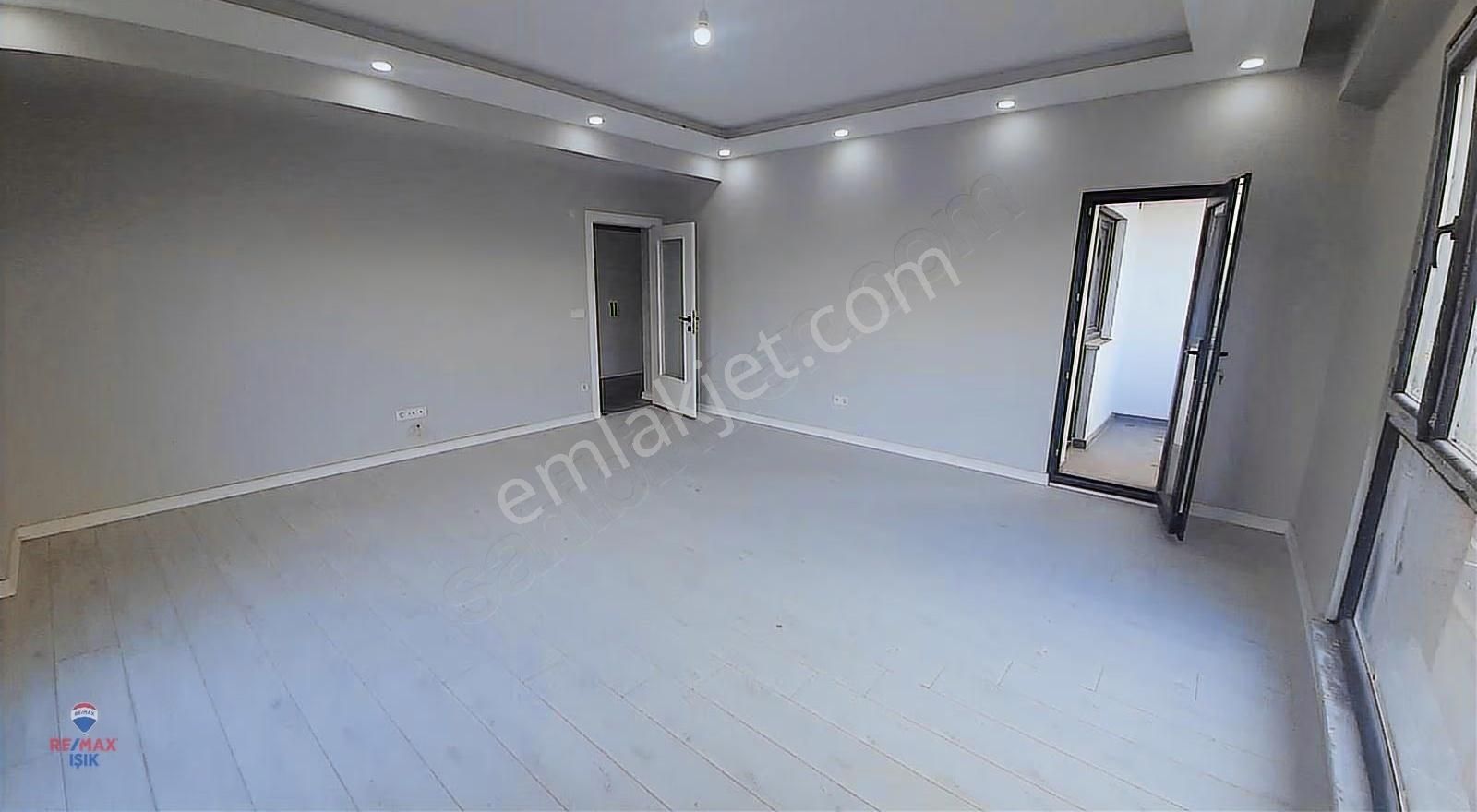 Cadde Üzerinde Geniş 3+1 Daire - Görsel 6