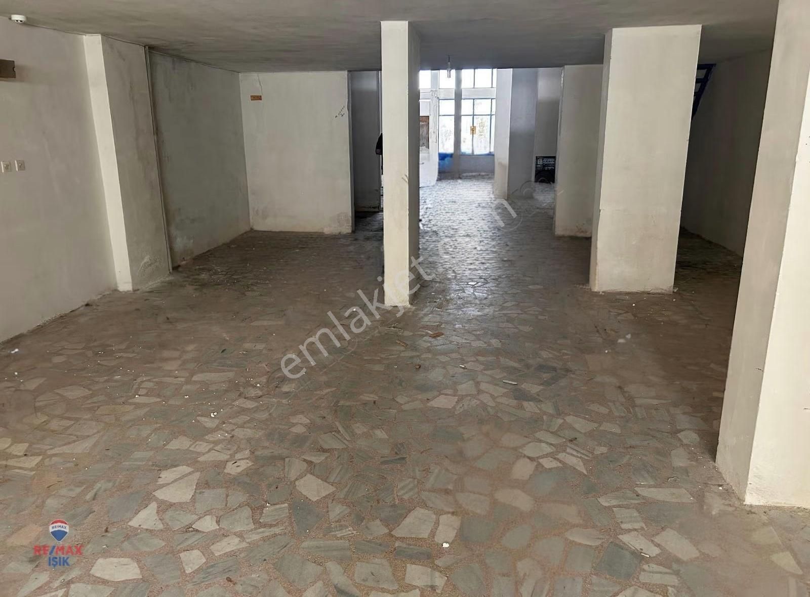 Maltepe Zümrütevler Mahallesi'nde E5'e Yakın Çok Amaçlı 750 M²