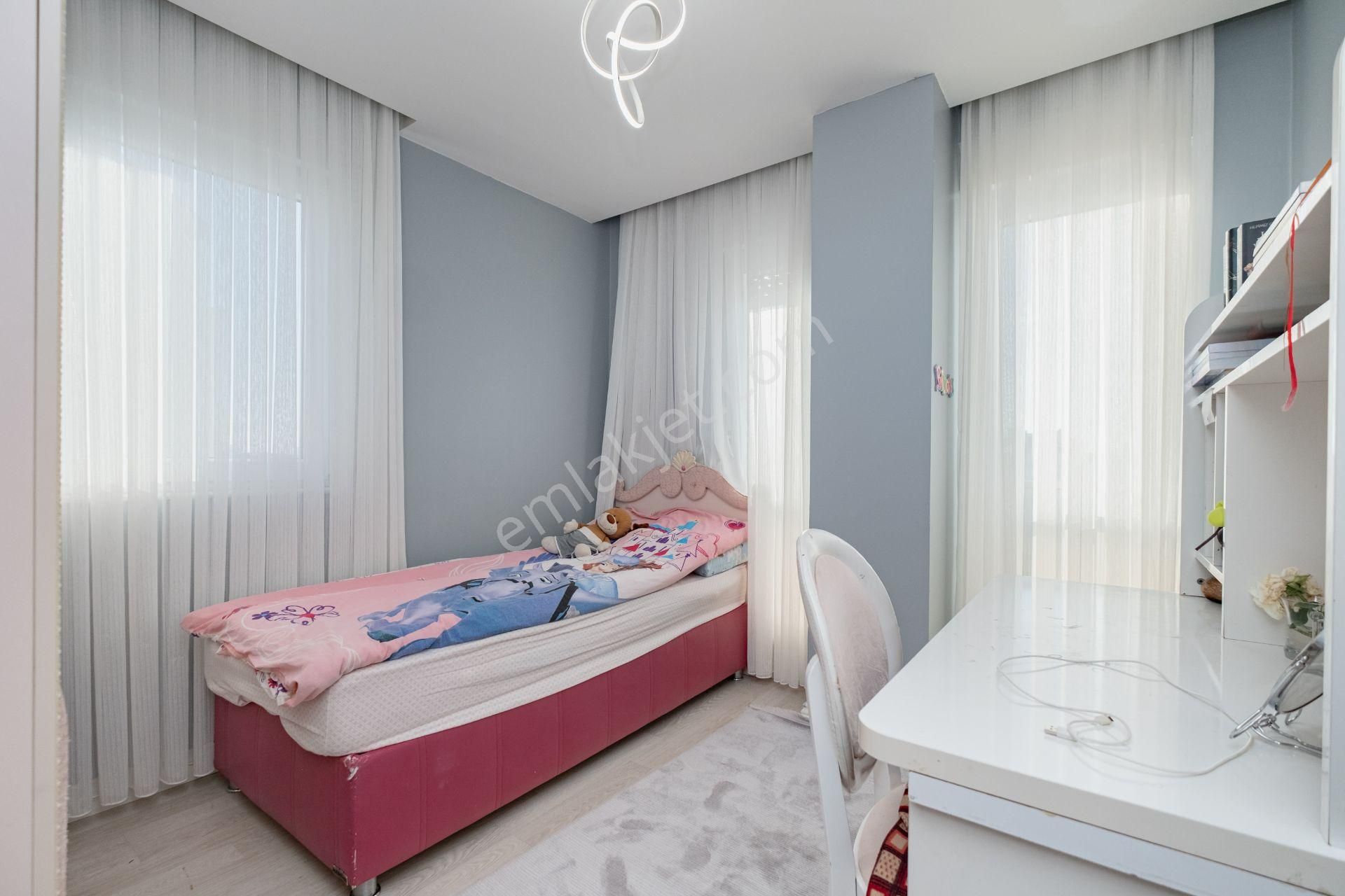 Meydankavağında Ödüllü Site İçi G.odalı Fırsat 3+1 Dubleks - Görsel 21