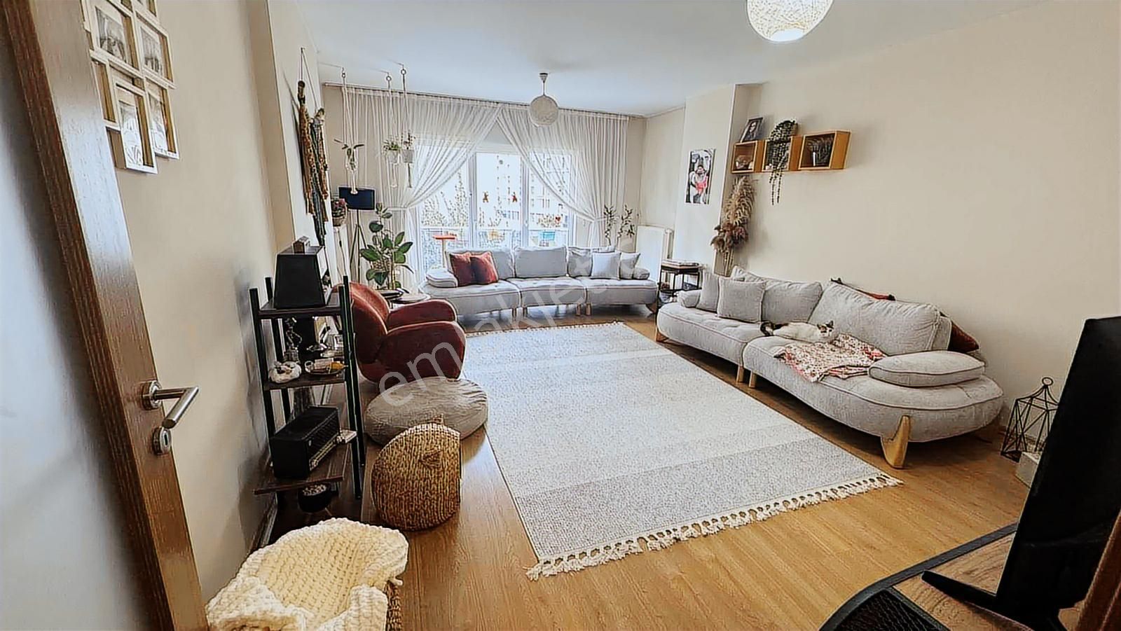 Çiğdem Emlak Sahilpark Evlerinde 3+1 Satılık Daire