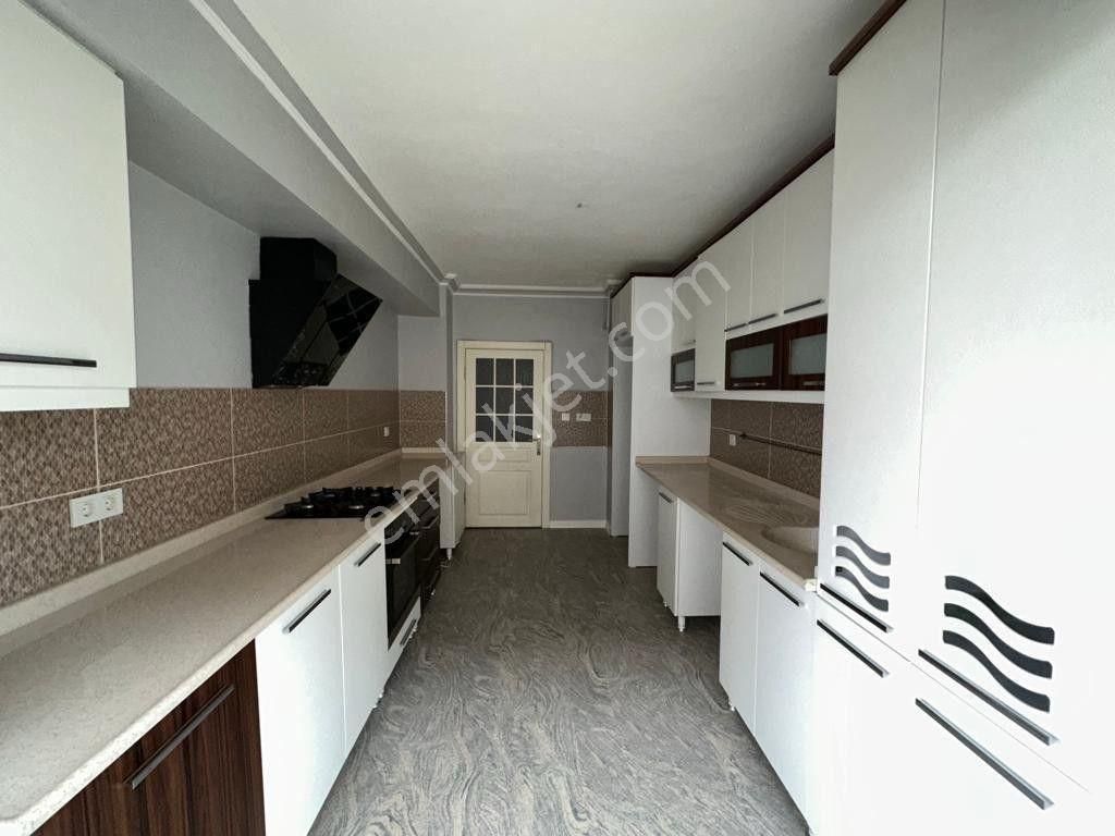 İncirli Lisesi Ve Yunus Emre Cad Yanı Orta Kat 3+1 Ön Bağımsız - Görsel 14