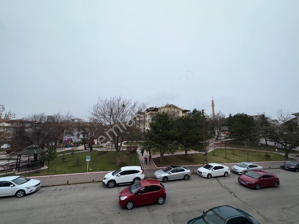 İncirli Lisesi Ve Yunus Emre Cad Yanı Orta Kat 3+1 Ön Bağımsız - Görsel 27