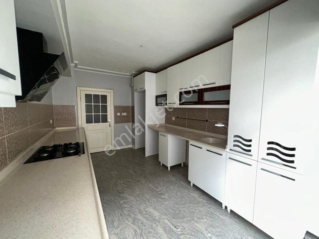 İncirli Lisesi Ve Yunus Emre Cad Yanı Orta Kat 3+1 Ön Bağımsız - Görsel 12