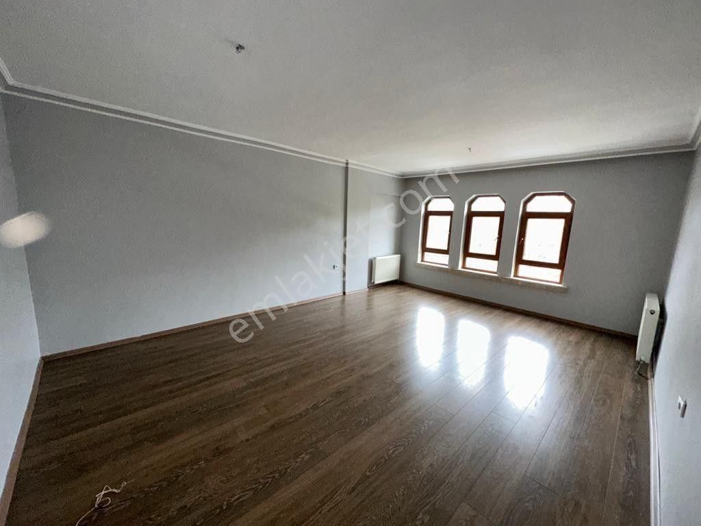 İncirli Lisesi Ve Yunus Emre Cad Yanı Orta Kat 3+1 Ön Bağımsız - Görsel 24