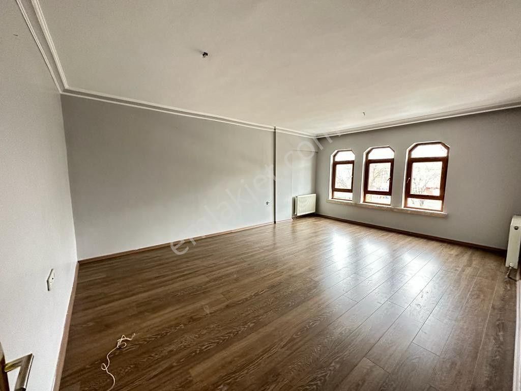 İncirli Lisesi Ve Yunus Emre Cad Yanı Orta Kat 3+1 Ön Bağımsız - Görsel 31