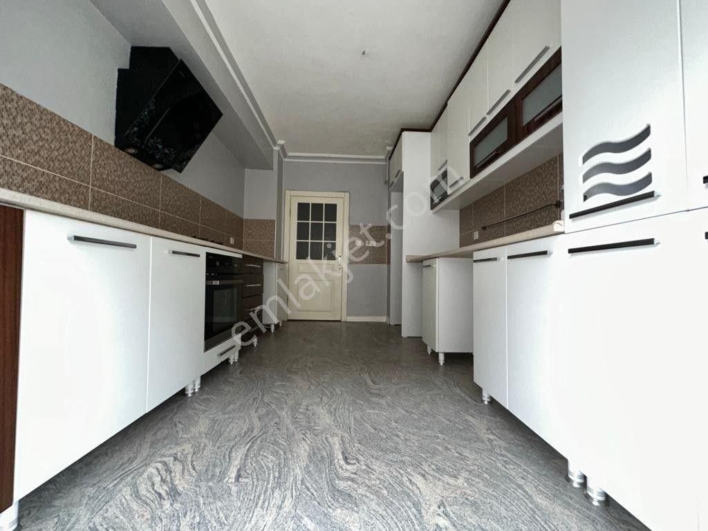 İncirli Lisesi Ve Yunus Emre Cad Yanı Orta Kat 3+1 Ön Bağımsız - Görsel 13