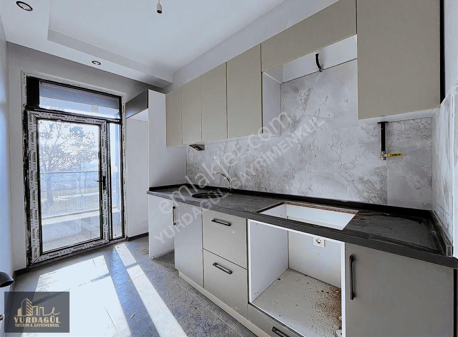 Yurdagül Yatırım'dan Çamlıca Birlik Caddesi Üzeri 65m2 1.kat 2+0 - Görsel 13